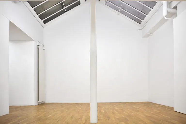 Upscale Showroom in Le Marais - Image 0