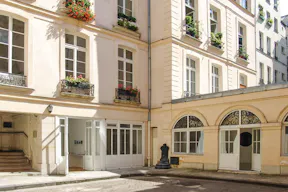 Upscale Showroom in Le Marais - Image 4
