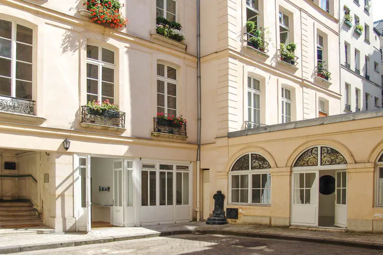Upscale Showroom in Le Marais - Image 4