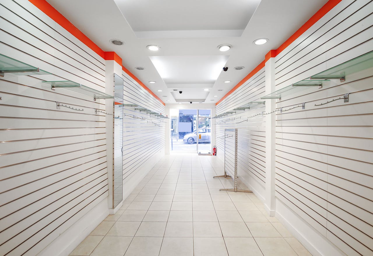 Compact Retail Space Near Sentier - Image 0