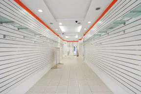 Compact Retail Space Near Sentier - Image 1