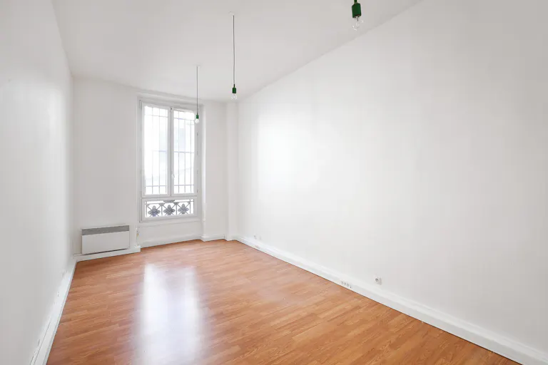 Modern Loft Event Space in Sentier - Image 3