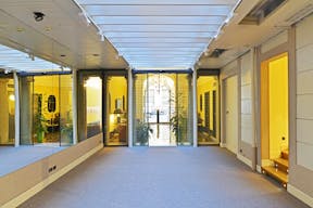 Elegant boutique in fashion district - Image 1