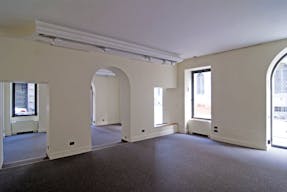 Elegant boutique in fashion district - Image 3