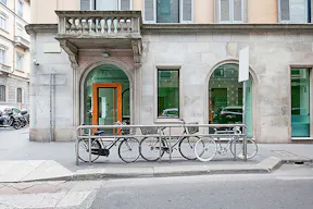 Elegant boutique in fashion district - Image 5
