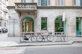 Elegant boutique in fashion district - Image 5