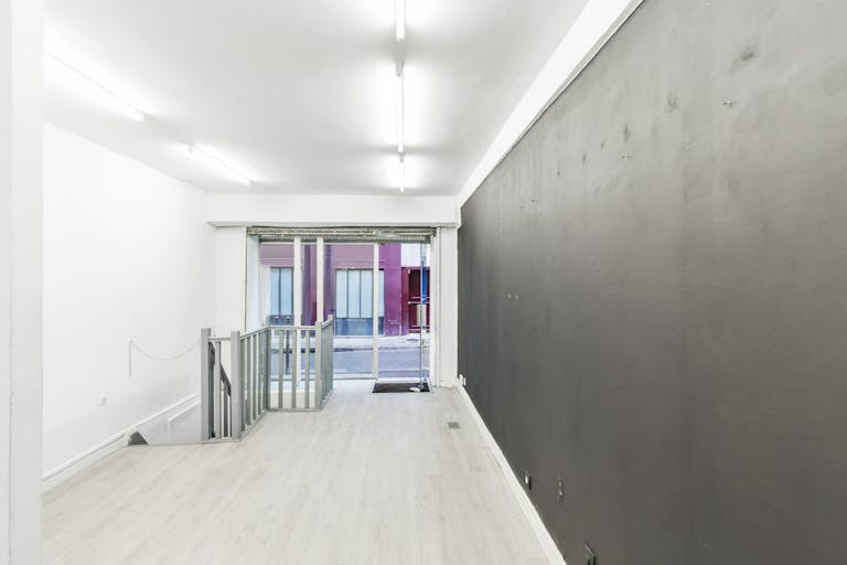 Inviting Gallery Space in Le Marais - Image 0