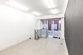 Inviting Gallery Space in Le Marais - Image 1