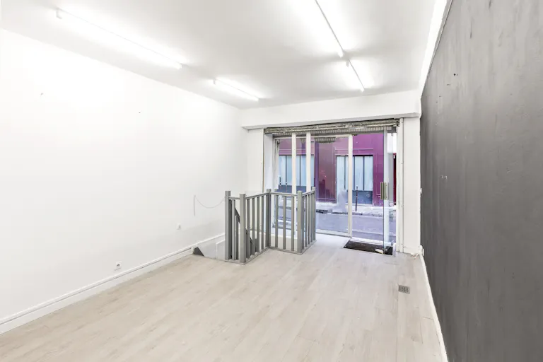 Inviting Gallery Space in Le Marais - Image 1