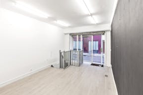 Inviting Gallery Space in Le Marais - Image 1