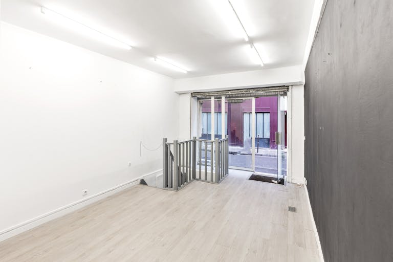 Inviting Gallery Space in Le Marais - Image 1
