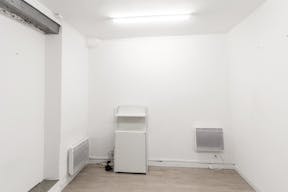 Inviting Gallery Space in Le Marais - Image 4