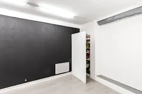 Inviting Gallery Space in Le Marais - Image 5
