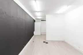 Inviting Gallery Space in Le Marais - Image 7
