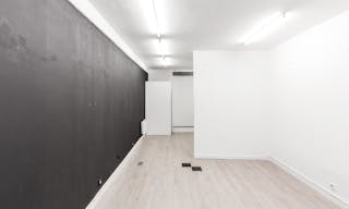 Inviting Gallery Space in Le Marais - Image 7