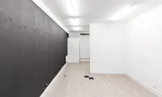 Inviting Gallery Space in Le Marais - Image 7