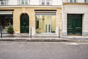 Inviting Gallery Space in Le Marais - Image 9