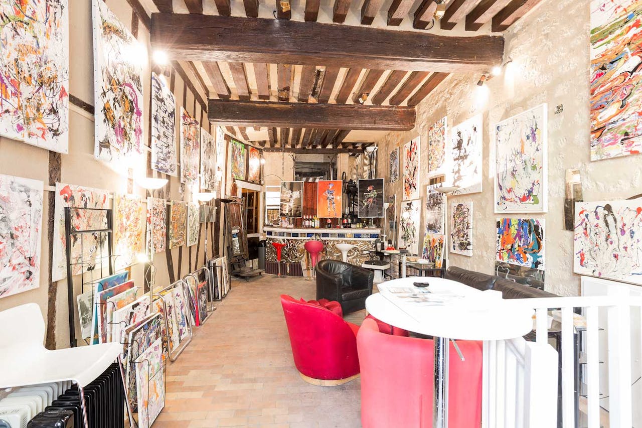 Creative Gallery in Paris 6th - Image 1