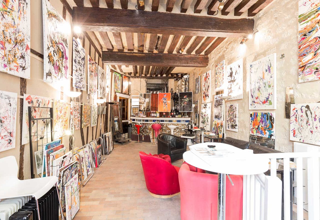 Creative Gallery in Paris 6th - Image 1