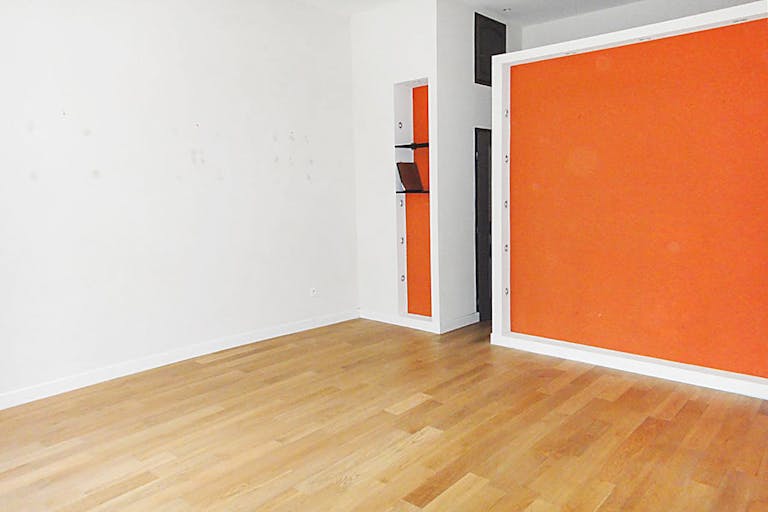 Retail Space in Chic Palais-Royal - Image 1