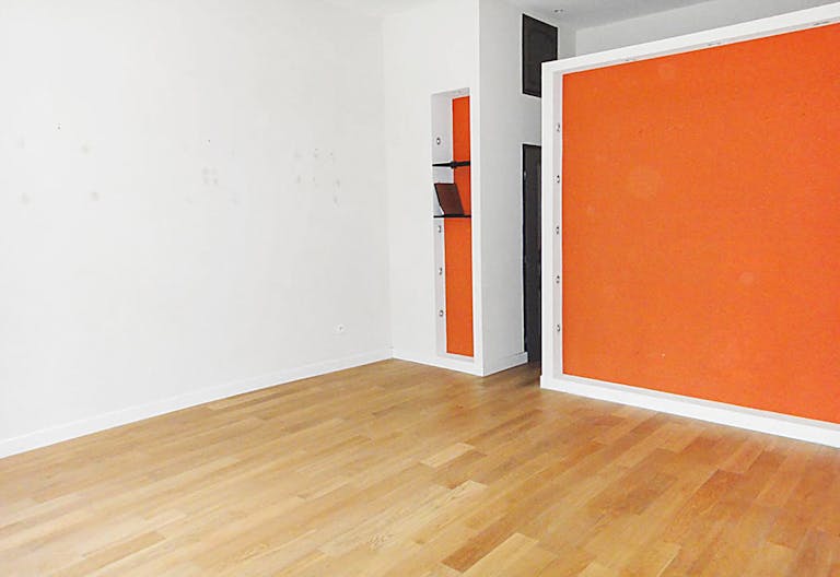 Retail Space in Chic Palais-Royal - Image 1