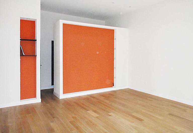 Retail Space in Chic Palais-Royal - Image 2