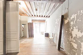 Rustic Gallery in Le Marais - Image 1