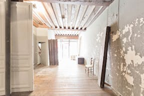 Rustic Gallery in Le Marais - Image 1