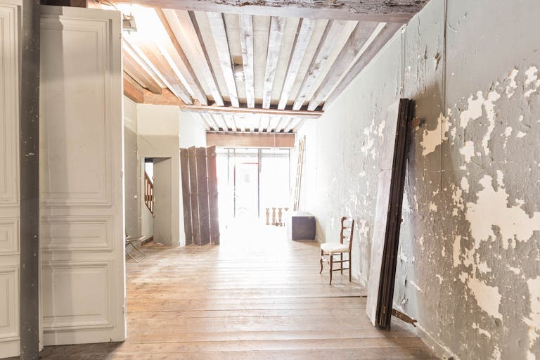 Rustic Gallery in Le Marais - Image 1