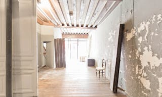 Rustic Gallery in Le Marais - Image 1