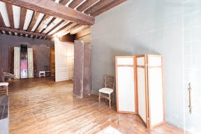 Rustic Gallery in Le Marais - Image 2