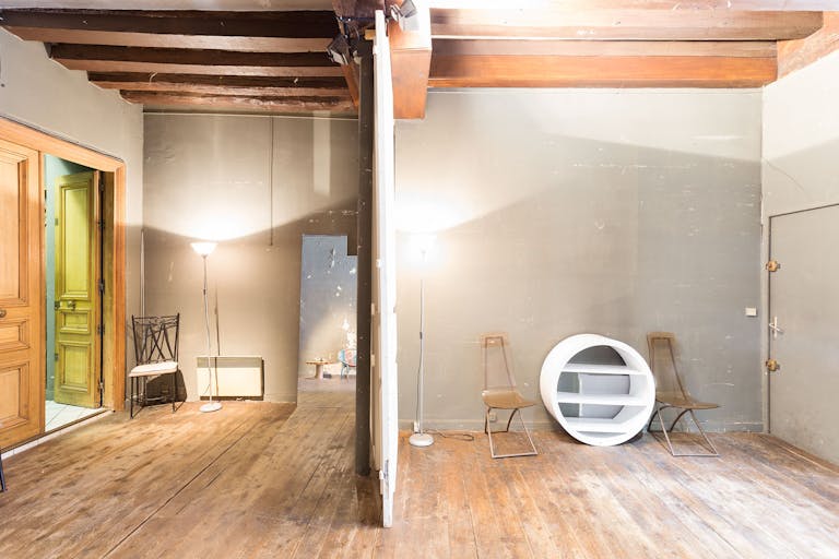 Rustic Gallery in Le Marais - Image 3