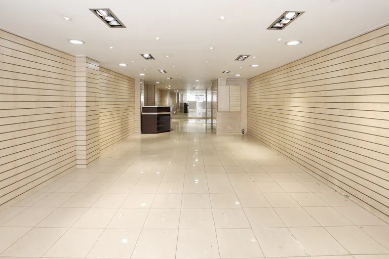 Saint-Denis Retail Space - Image 0