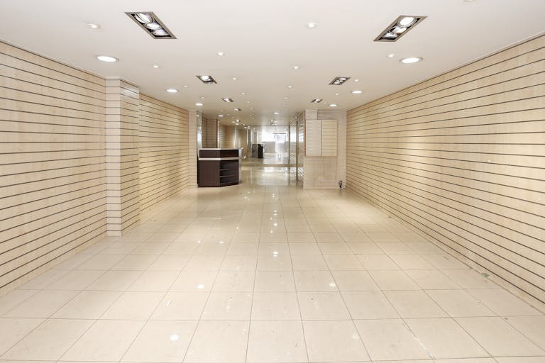 Saint-Denis Retail Space - Image 0