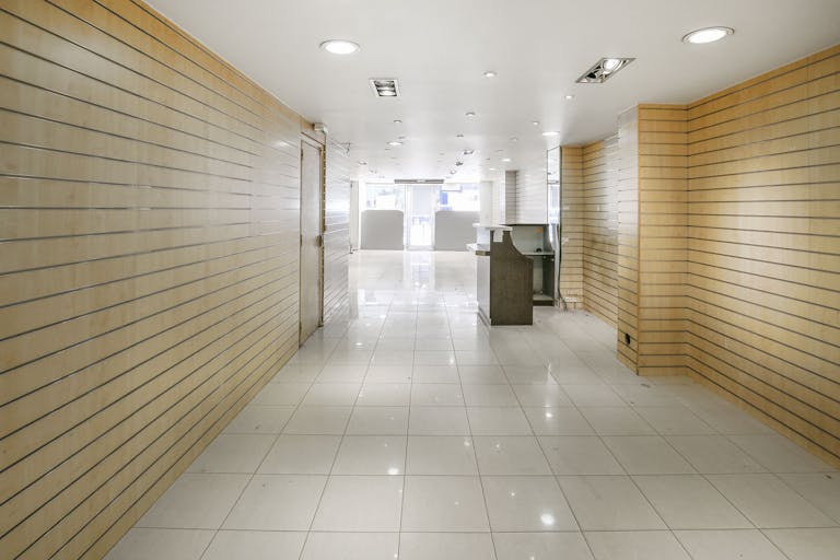 Saint-Denis Retail Space - Image 1