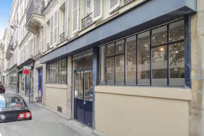 Calm Gallery Space in Paris 10th - Image 1