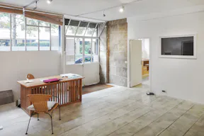 Calm Gallery Space in Paris 10th - Image 2