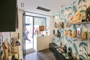Retail Boutique in Paris 6th - Image 1