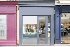 Retail Boutique in Paris 6th - Image 2
