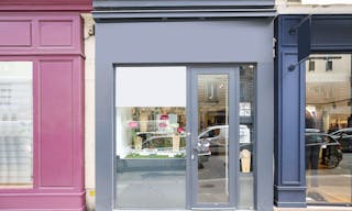 Retail Boutique in Paris 6th - Image 2