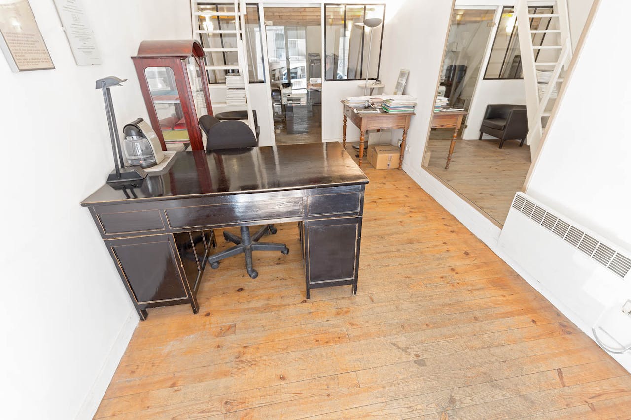 Compact Pop-Up Store in the 10th - Image 1