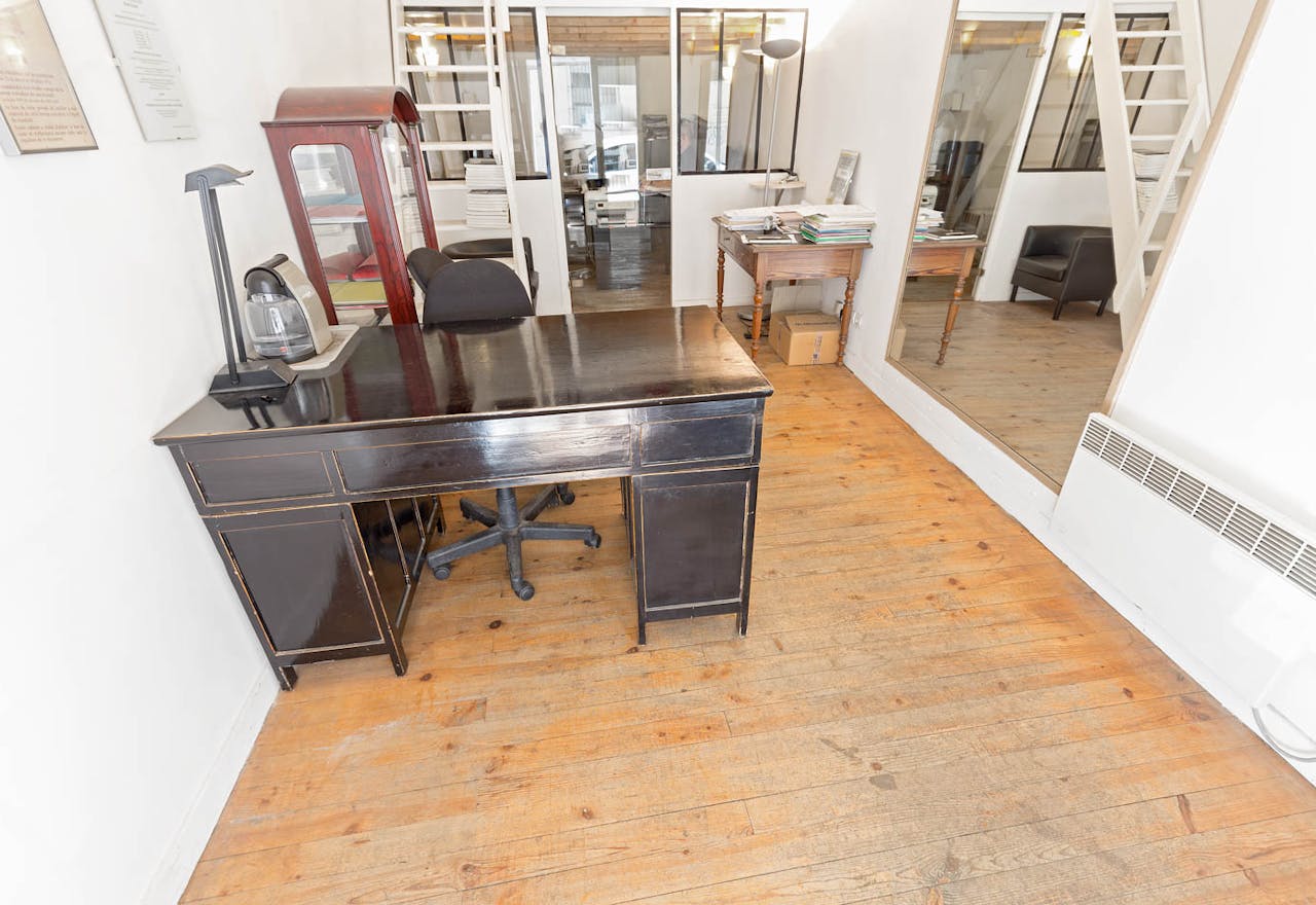 Compact Pop-Up Store in the 10th - Image 1