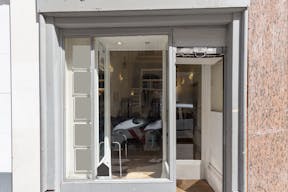 Compact Pop-Up Store in the 10th - Image 2