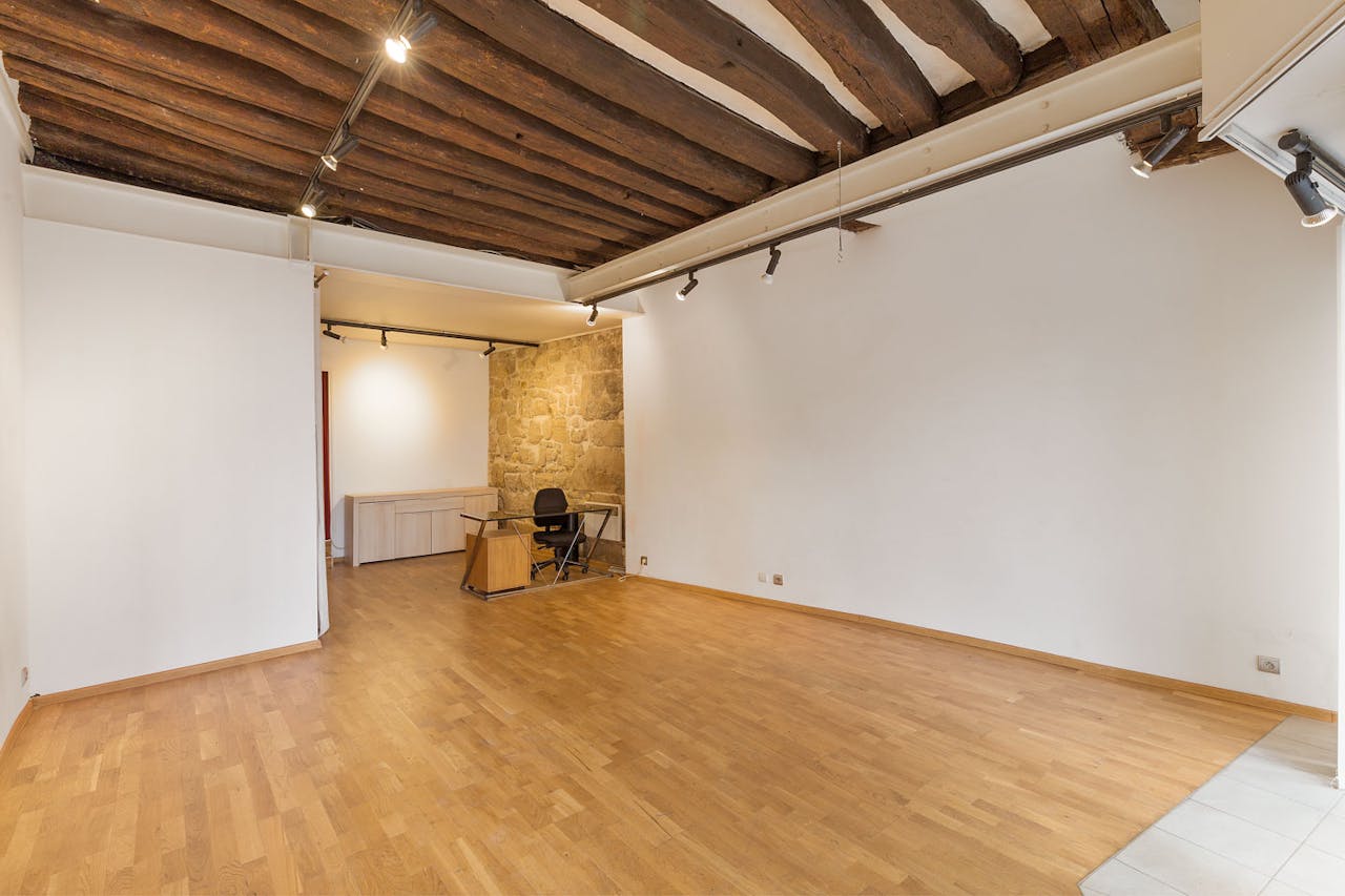 Lovely Boutique in Paris 6th - Image 1