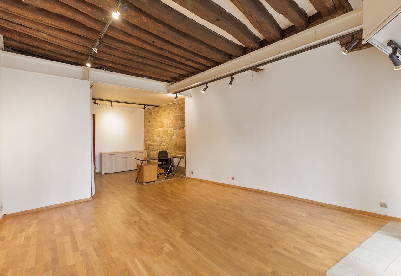 Lovely Boutique in Paris 6th - Image 1