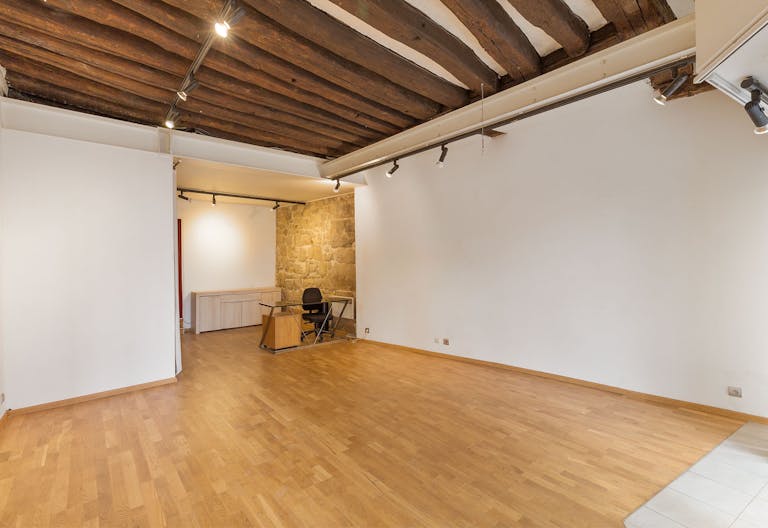 Lovely Boutique in Paris 6th - Image 1