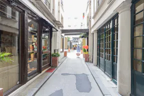 Charming Boutique near Louvre - Image 2