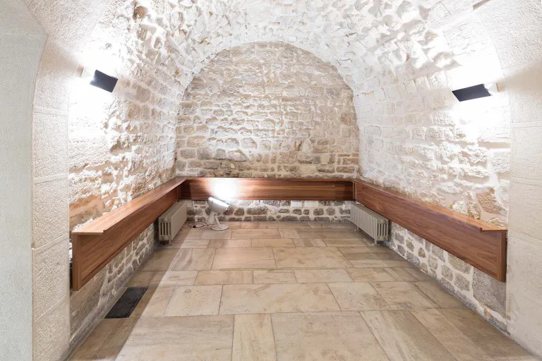 Unique Space on Île Saint-Louis - Image 2