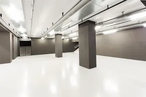 Exhibition Space in Réaumur - Image 2