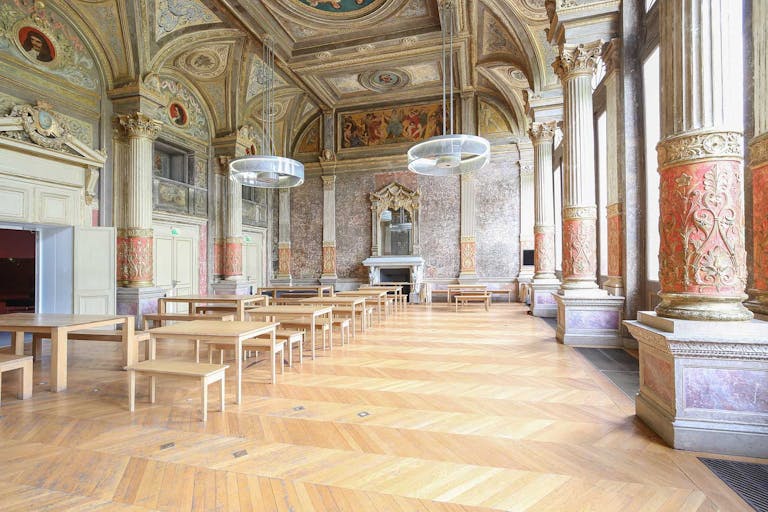 Incredible Loft Space in the 3rd - Image 1